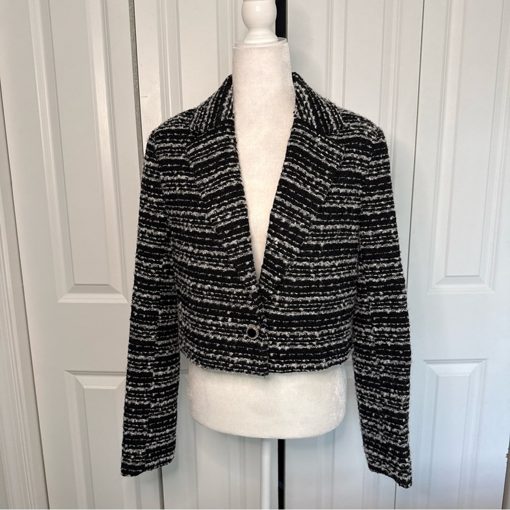 BAGATELLE Crop Blazer Women Sz M  Black White Wool Blend Tweed Thick Buttons